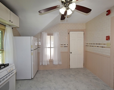 105 N Jefferson Street - Photo Thumbnail 3