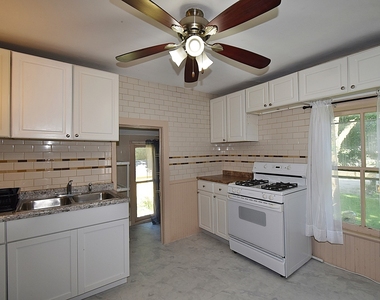 105 N Jefferson Street - Photo Thumbnail 1