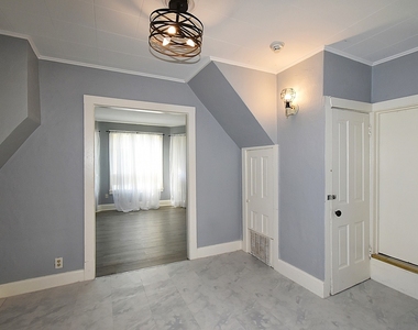 105 N Jefferson Street - Photo Thumbnail 4