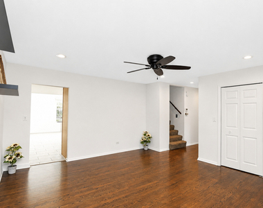 697 Hickory Drive - Photo Thumbnail 10