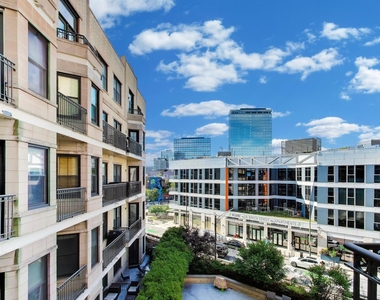 520 N Halsted Street - Photo Thumbnail 8