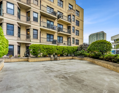 520 N Halsted Street - Photo Thumbnail 9