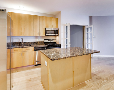 520 N Halsted Street - Photo Thumbnail 2