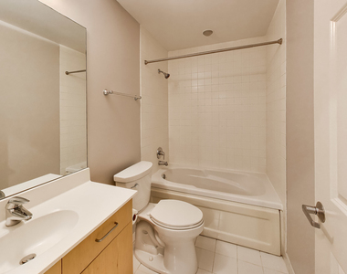 520 N Halsted Street - Photo Thumbnail 5