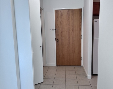 211 E Ohio Street - Photo Thumbnail 5