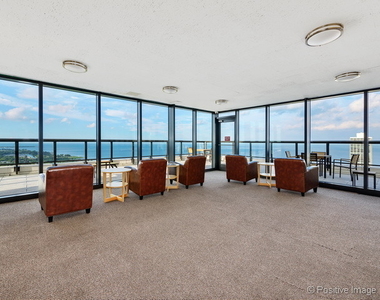 1560 N Sandburg Terrace - Photo Thumbnail 14