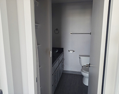 70 W Burton Place - Photo Thumbnail 7