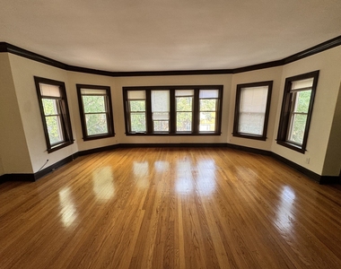 7634 S Phillips Avenue - Photo Thumbnail 2