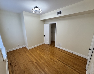 7634 S Phillips Avenue - Photo Thumbnail 11