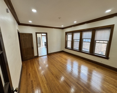 7634 S Phillips Avenue - Photo Thumbnail 5