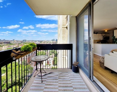 1460 N Sandburg Terrace - Photo Thumbnail 17