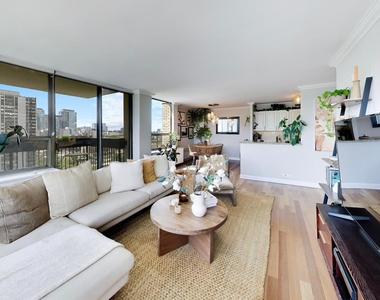 1460 N Sandburg Terrace - Photo Thumbnail 4