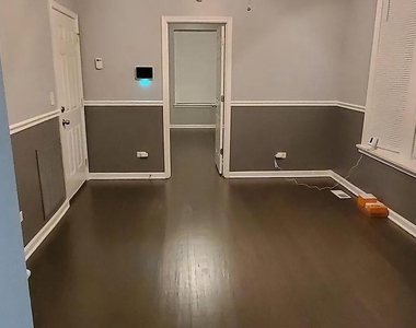 7212 S St Lawrence Avenue - Photo Thumbnail 2
