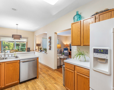 21142 W Braxton Lane - Photo Thumbnail 11