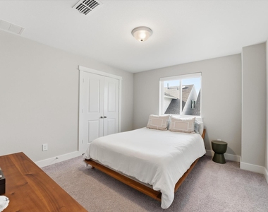 2502 Eason Lane - Photo Thumbnail 7