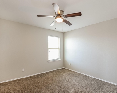 2734 Gold Flake Terrace Road - Photo Thumbnail 9