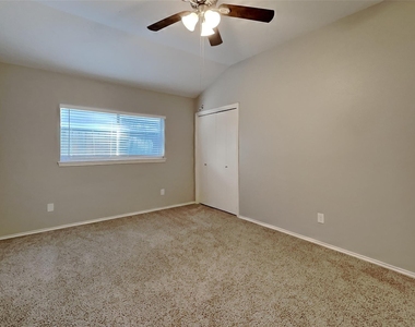 29118 Stapleford Street - Photo Thumbnail 6