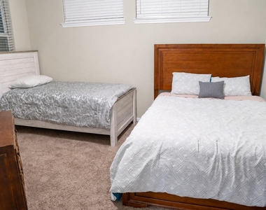 4306 Foggy Creek Lane - Photo Thumbnail 16