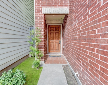 650 Westcross Street - Photo Thumbnail 2
