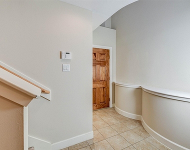 650 Westcross Street - Photo Thumbnail 4