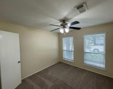 9422 Chartermoss Circle - Photo Thumbnail 5
