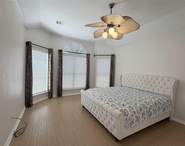 3822 Shady Harbor Drive - Photo Thumbnail 16