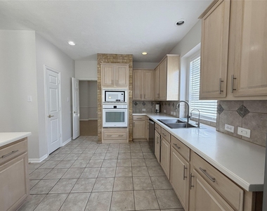 3822 Shady Harbor Drive - Photo Thumbnail 13