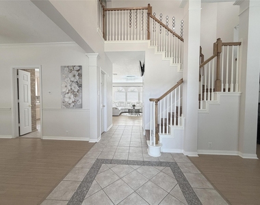 3822 Shady Harbor Drive - Photo Thumbnail 2