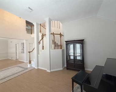 3822 Shady Harbor Drive - Photo Thumbnail 4