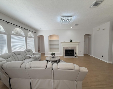 3822 Shady Harbor Drive - Photo Thumbnail 10