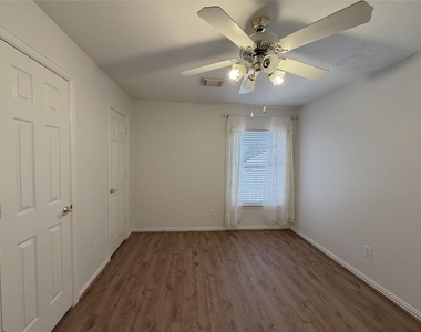 3822 Shady Harbor Drive - Photo Thumbnail 23