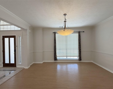 3822 Shady Harbor Drive - Photo Thumbnail 7