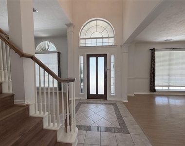 3822 Shady Harbor Drive - Photo Thumbnail 3
