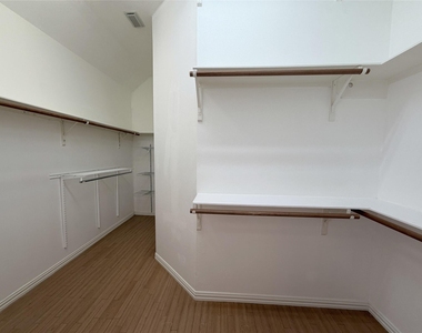 3822 Shady Harbor Drive - Photo Thumbnail 18