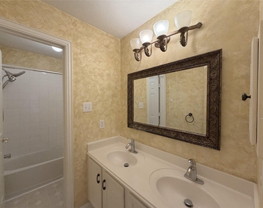 3822 Shady Harbor Drive - Photo Thumbnail 25