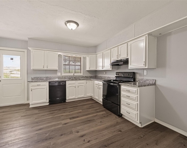 2422 Florence Street - Photo Thumbnail 6