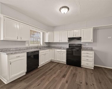 2422 Florence Street - Photo Thumbnail 8