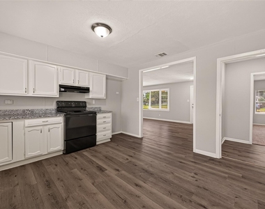 2422 Florence Street - Photo Thumbnail 9