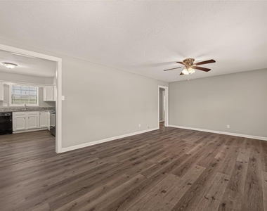 2422 Florence Street - Photo Thumbnail 4