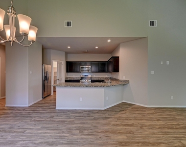 7022 N Sound Lane - Photo Thumbnail 9
