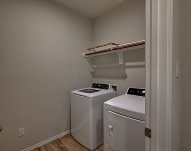 7022 N Sound Lane - Photo Thumbnail 33