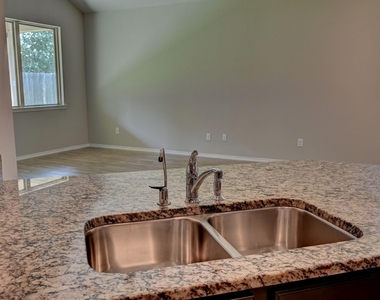 7022 N Sound Lane - Photo Thumbnail 15