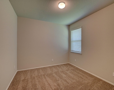 7022 N Sound Lane - Photo Thumbnail 40
