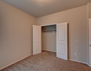 7022 N Sound Lane - Photo Thumbnail 35