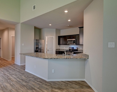 7022 N Sound Lane - Photo Thumbnail 10