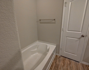 7022 N Sound Lane - Photo Thumbnail 22