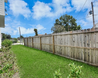 1903 Wipprecht Street - Photo Thumbnail 31