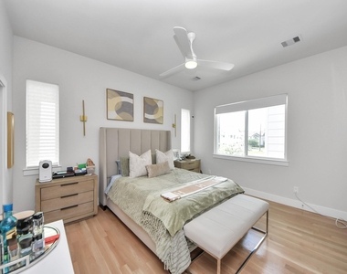 1903 Wipprecht Street - Photo Thumbnail 13