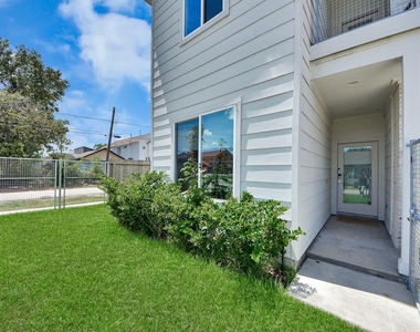1903 Wipprecht Street - Photo Thumbnail 3