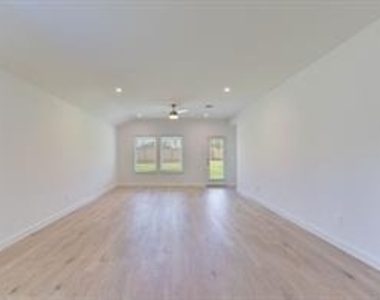 7802 Bel Fiore Drive - Photo Thumbnail 5